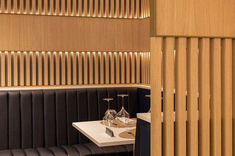 Master Oak in Lufthansa lounge Newark Airport